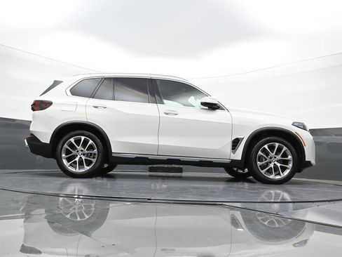 New 2025 BMW X5 xDrive40i w/ Parking Assistance Package image 33