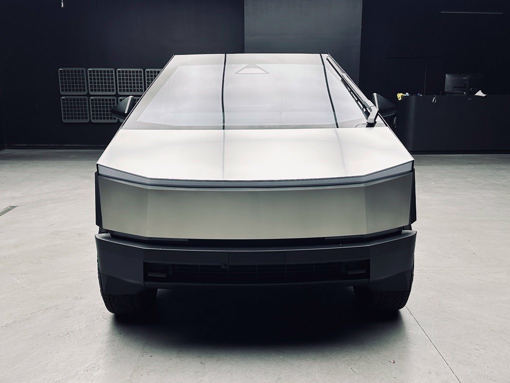 Used 2024 Tesla Cybertruck AWD Crew Cab image 10