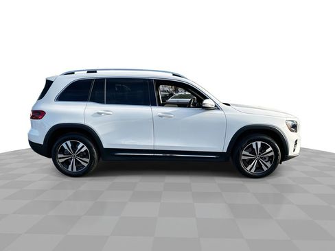 Used 2025 Mercedes-Benz GLB 250 4MATIC image 9