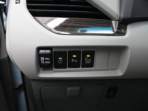 Used 2015 Toyota Sienna XLE Premium image 26