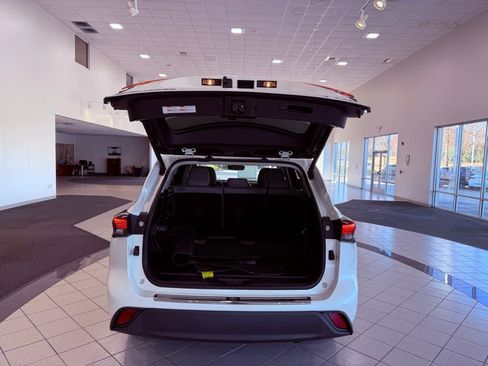 Used 2020 Toyota Highlander XLE image 14