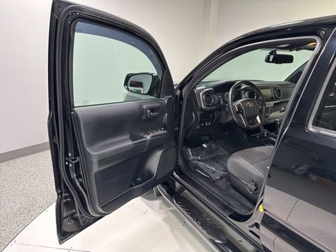 Used 2017 Toyota Tacoma TRD Off-Road image 5