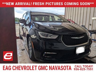 Used 2023 Chrysler Pacifica Touring-L