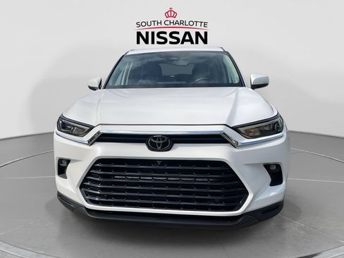 Used 2025 Toyota Grand Highlander AWD image 2