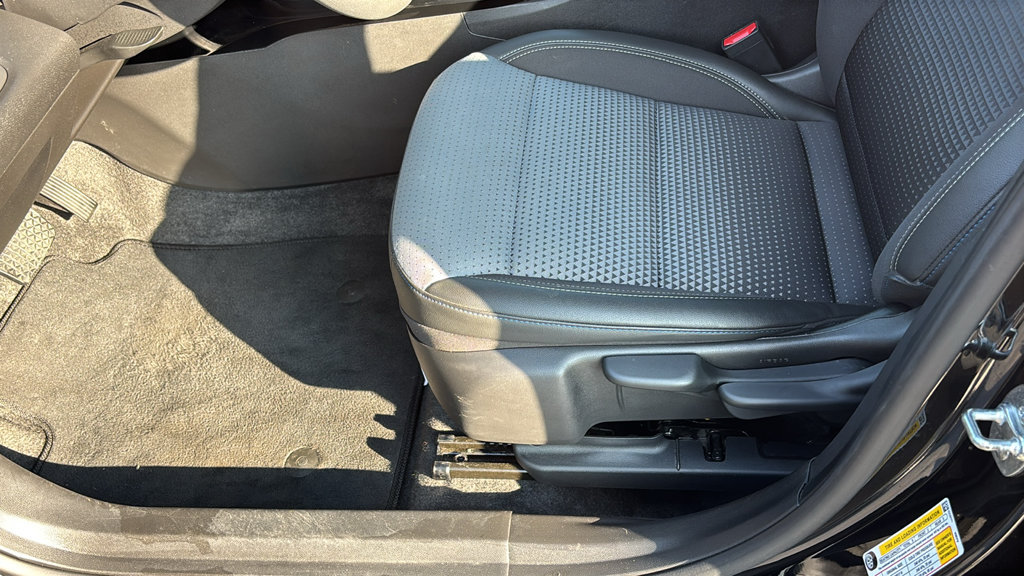 Used 2025 Chevrolet Trax LT FWD image 26