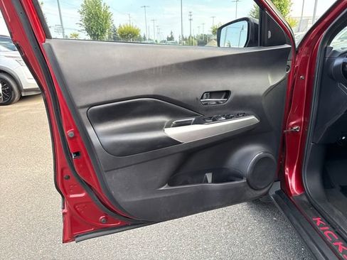 Used 2020 Nissan Kicks SR w/ SR Premium Package FWD image 16