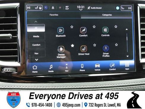 Used 2025 Chrysler Pacifica Limited FWD image 26