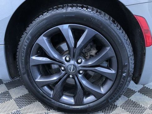 Used 2020 Chrysler Pacifica Touring-L Plus image 17