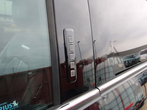 Used 2015 Ford F150 Platinum w/ Equipment Group 701A Luxury image 13