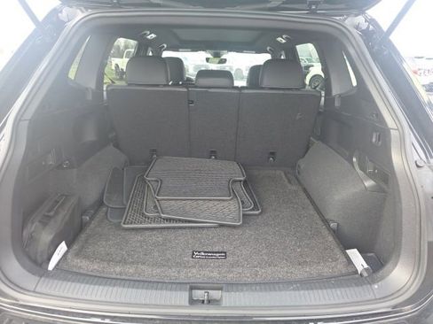 Used 2023 Volkswagen Tiguan SE R-Line image 11