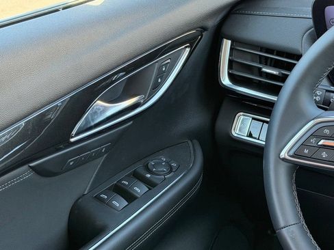 Used 2025 Buick Envision Preferred AWD/4WD image 12