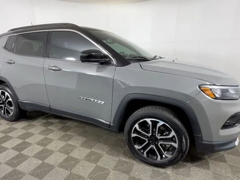 Used 2024 Jeep Compass Limited w/ Sun and Sound Group AWD/4WD image 2