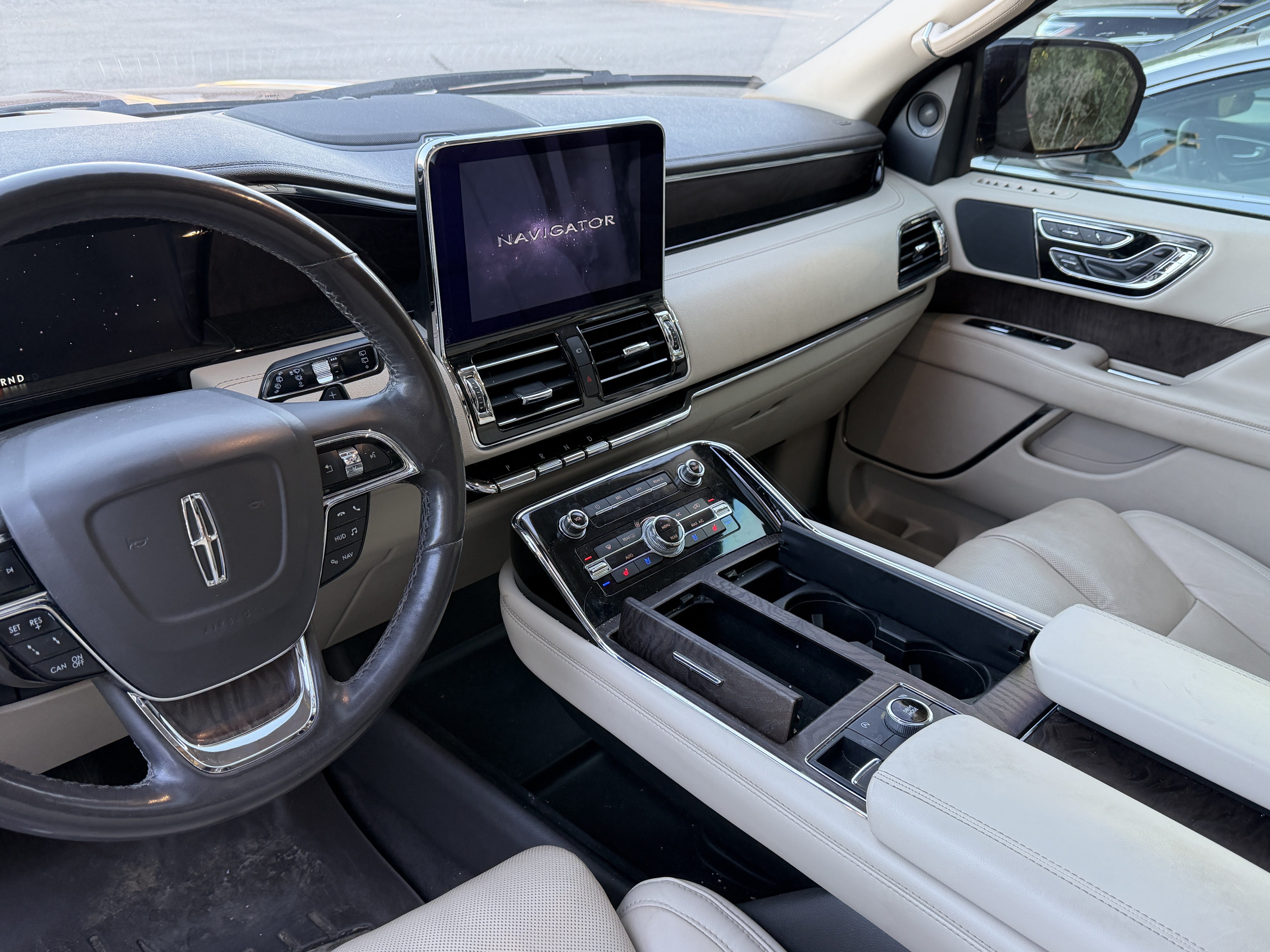 Used 2019 Lincoln Navigator Reserve AWD/4WD image 9