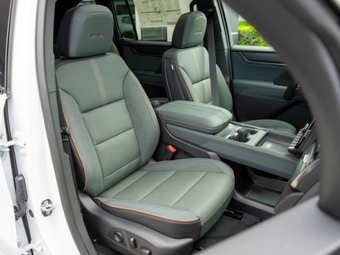 New 2026 GMC Acadia AT4 AWD/4WD image 9
