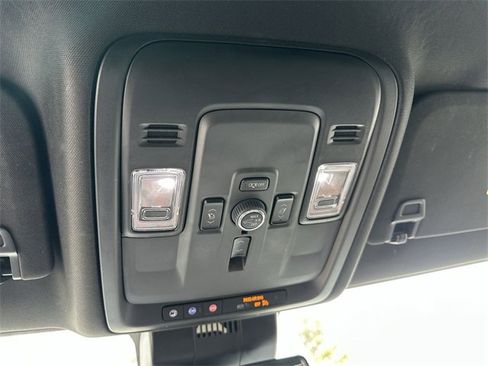 Used 2025 GMC Yukon XL Denali image 24