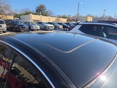 Used 2011 Mercedes-Benz E 350 BlueTEC Sedan image 3