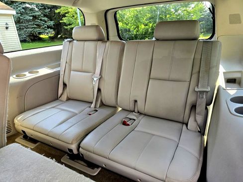 Used 2012 Chevrolet Suburban LT w/ Luxury Package image 12