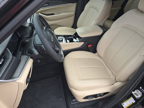 Certified 2023 Jeep Grand Cherokee Limited w/ Luxury Tech Group II image 33