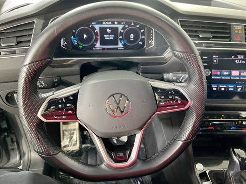 Used 2022 Volkswagen Tiguan SEL R-Line image 11