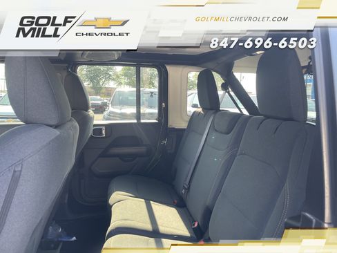 Used 2024 Jeep Wrangler Unlimited Sahara AWD/4WD image 27