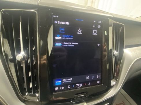 Used 2023 Volvo XC60 B5 Core w/ Climate Package image 21