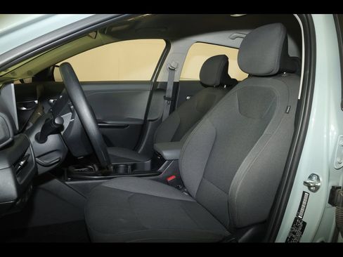 Used 2025 Kia K4 FWD image 22