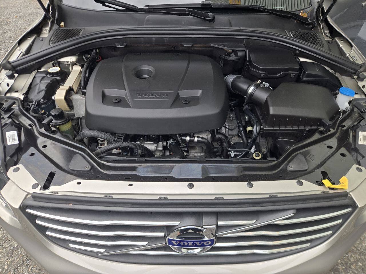 Used 2015 Volvo XC60 T5 Premier w/ Proximity Package FWD image 13