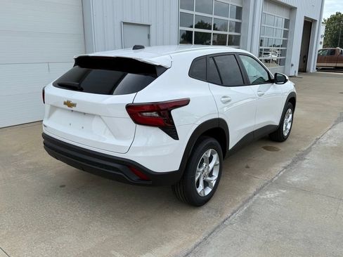 New 2026 Chevrolet Trax LS w/ LS Convenience Package FWD image 7
