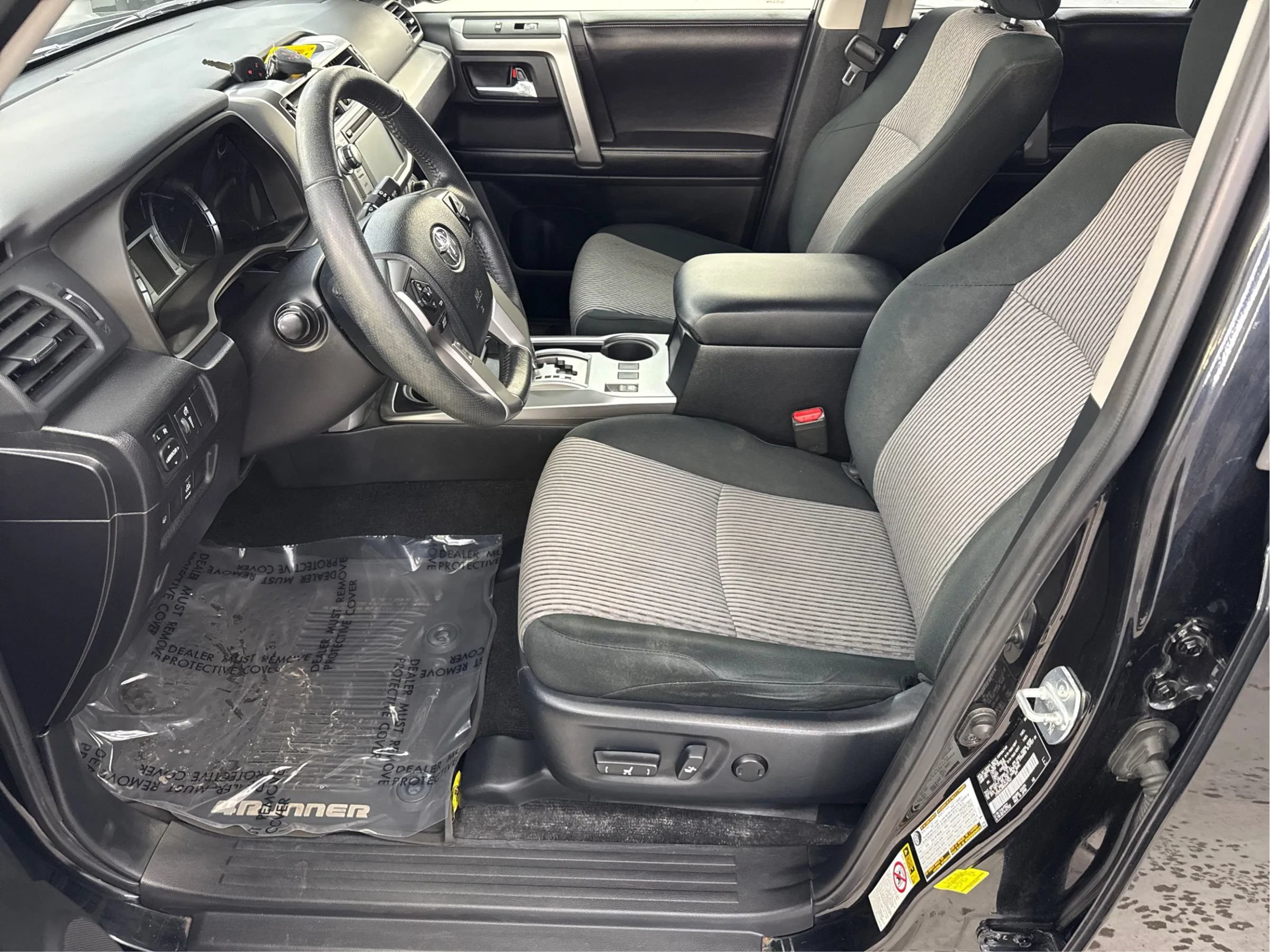 Used 2017 Toyota 4Runner SR5 AWD/4WD image 13