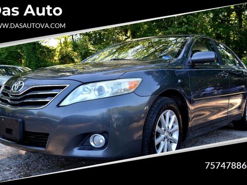 Used 2011 Toyota Camry XLE w/ XLE Extra-Value Pkg #2 FWD image 1