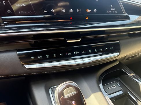 Used 2021 Cadillac Escalade Sport w/ Driver Assist Tech Package AWD/4WD image 27