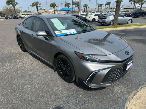 Used 2025 Toyota Camry SE w/ Convenience Package image 8