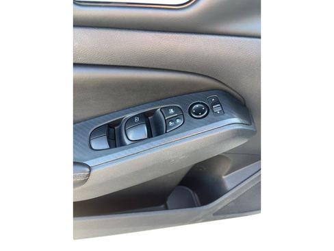 Used 2025 Nissan Altima 2.5 SV FWD image 7