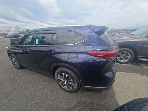 Used 2020 Toyota Highlander XLE image 4