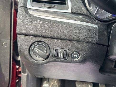 Used 2019 Chrysler 300 Touring w/ Sport Appearance Package image 19