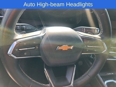 Used 2025 Chevrolet Traverse LT image 11