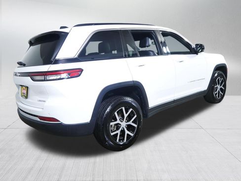 Used 2024 Jeep Grand Cherokee Limited AWD/4WD image 7
