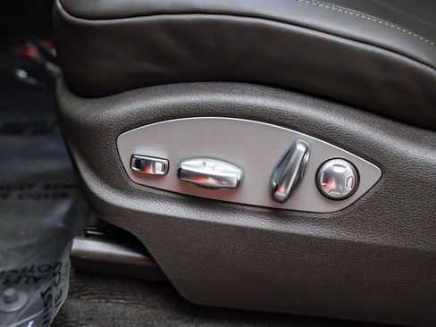 Used 2025 Porsche Macan image 25