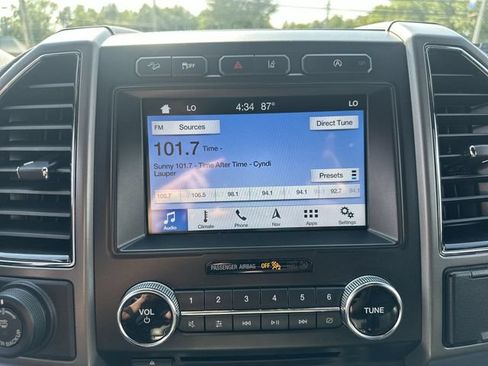 Used 2018 Ford Expedition XLT w/ Equipment Group 202A AWD/4WD image 14