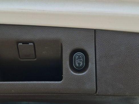 Used 2017 GMC Yukon XL Denali RWD image 9