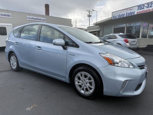 Used 2014 Toyota Prius V Two image 6
