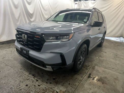Used 2024 Honda Pilot TrailSport image 14