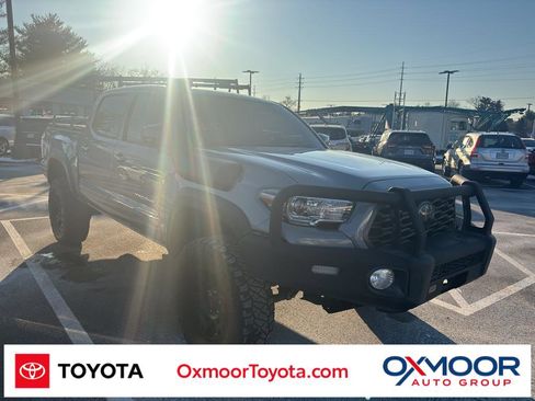 Used 2021 Toyota Tacoma TRD Off-Road image 1