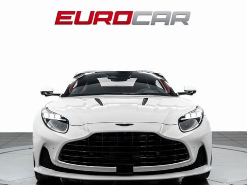 Used 2024 Aston Martin DB12 Coupe image 8