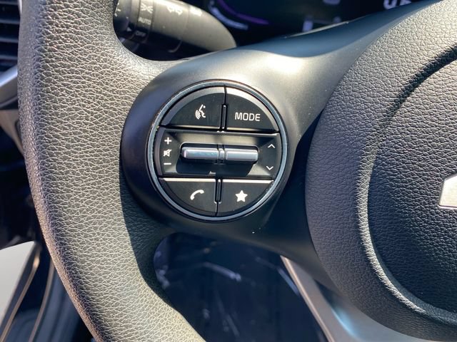 Used 2025 Kia Soul LX w/ LX Technology Package FWD image 19