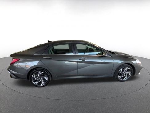 Used 2025 Hyundai Elantra Limited image 21