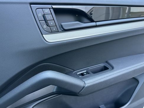 Used 2025 Porsche Cayenne image 19