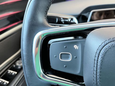 Used 2024 Lincoln Nautilus Premier image 19