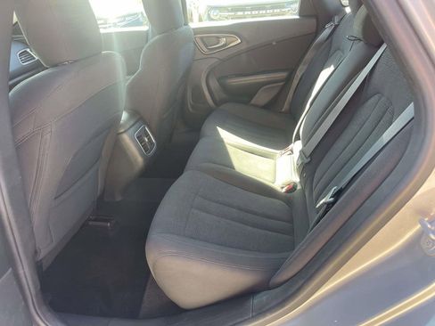 Used 2015 Chrysler 200 Limited w/ Convenience Group image 11