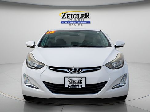 Used 2016 Hyundai Elantra SE w/ Option Group 02 FWD image 2